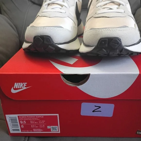 Nike Womens Sneakers - Picture 2 of 8